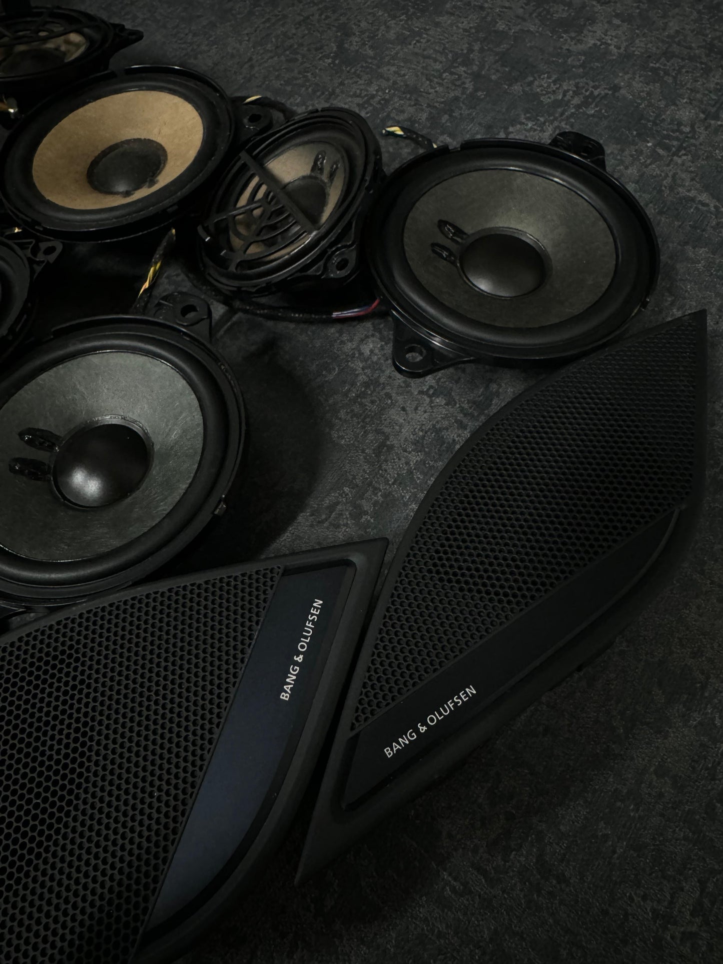 Sistem audio Bang & Olufsen – Audi A4 B9 8W (2016-2024)