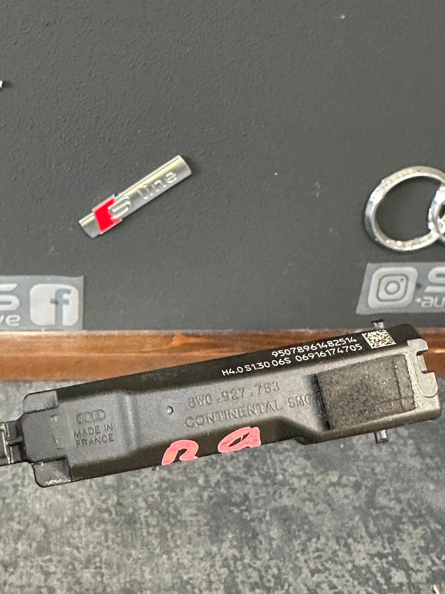 Keyless Entry – Audi A4 B9 / A5 F5 8W: