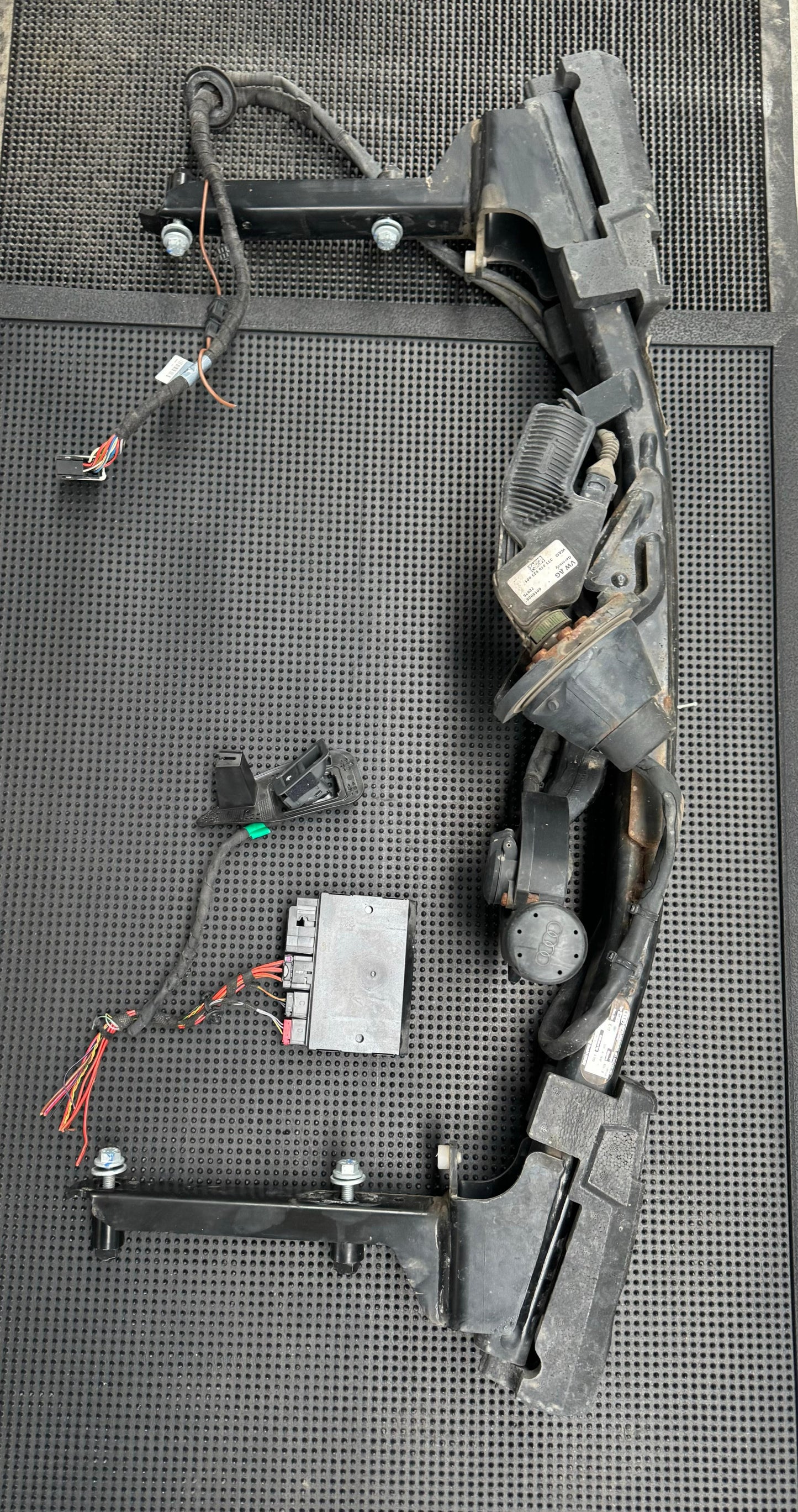Cârlig electric – Audi A4 B9 8W / A5 F5