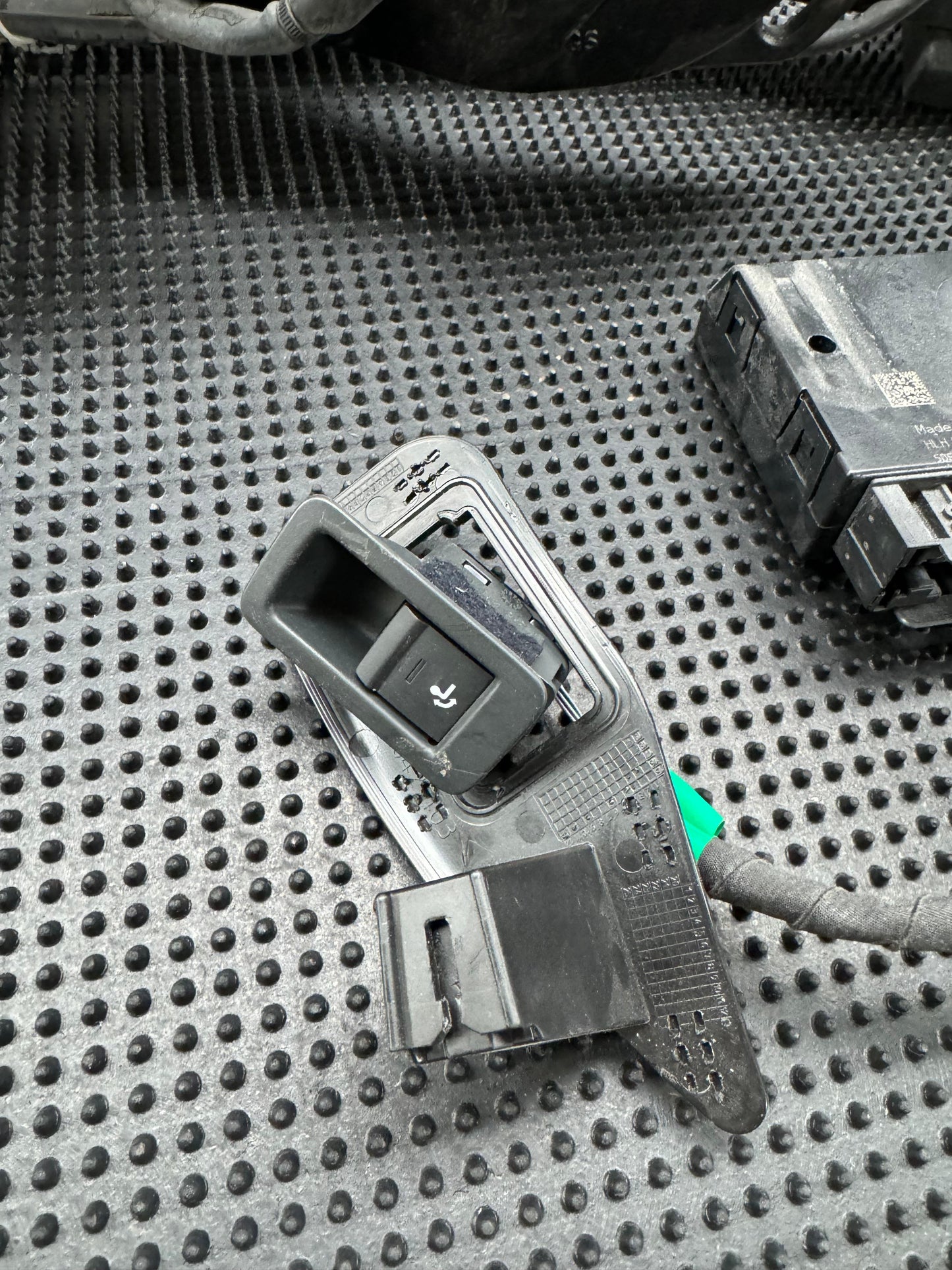 Cârlig electric – Audi A4 B9 8W / A5 F5