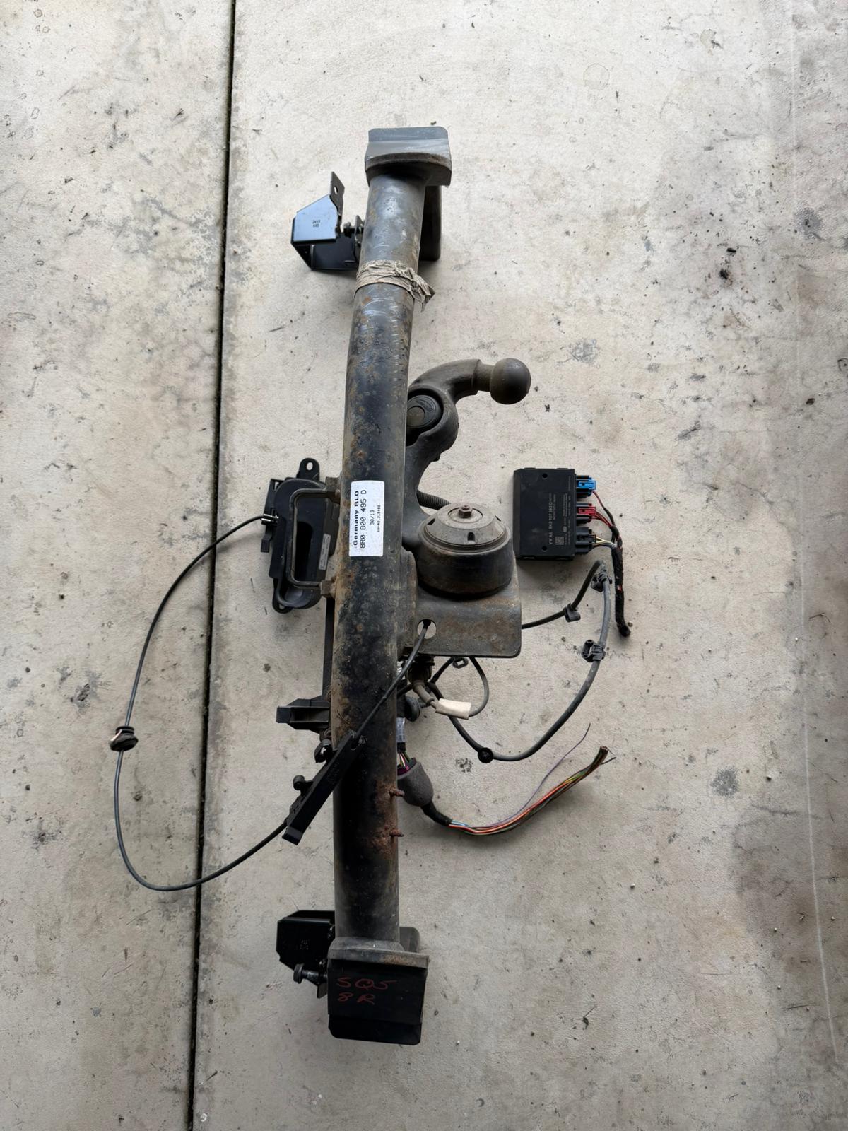 Kit cârlig de tractare original Audi Q5 / SQ5 8R