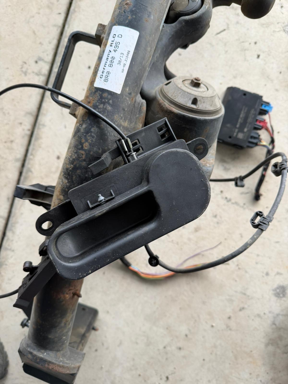 Kit cârlig de tractare original Audi Q5 / SQ5 8R