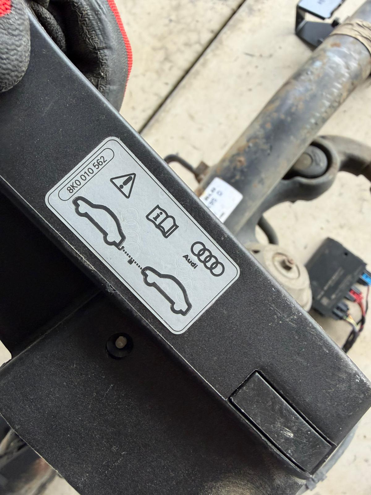 Kit cârlig de tractare original Audi Q5 / SQ5 8R