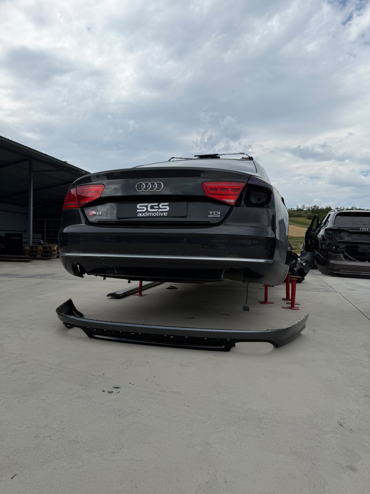 Difuzor bară spate Audi S8 D4 Non-Facelift (2011–2014)