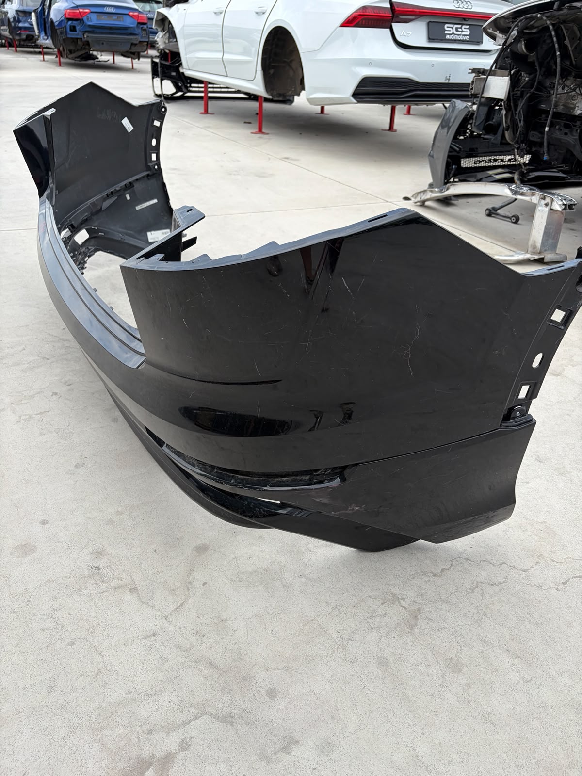 Bară spate Audi Q8 4M (2018–prezent)