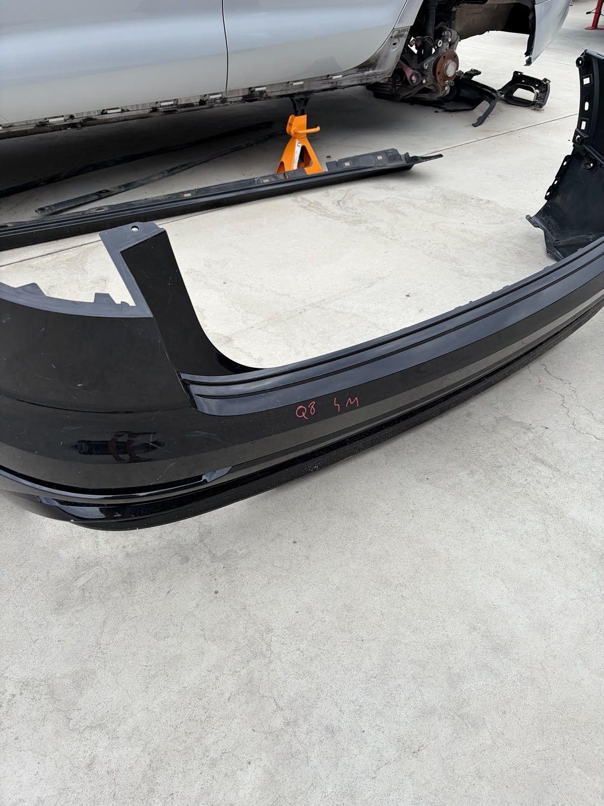 Bară spate Audi Q8 4M (2018–prezent)