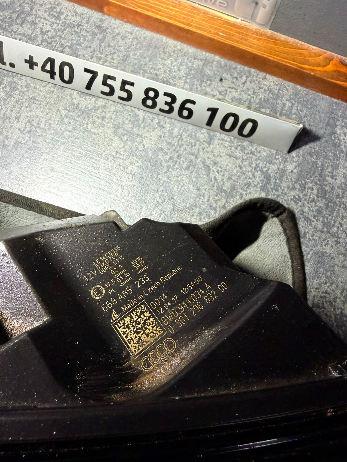 Eticheta farului Audi A4 B9 8W cu codul de piesă 8W0 941 034 A