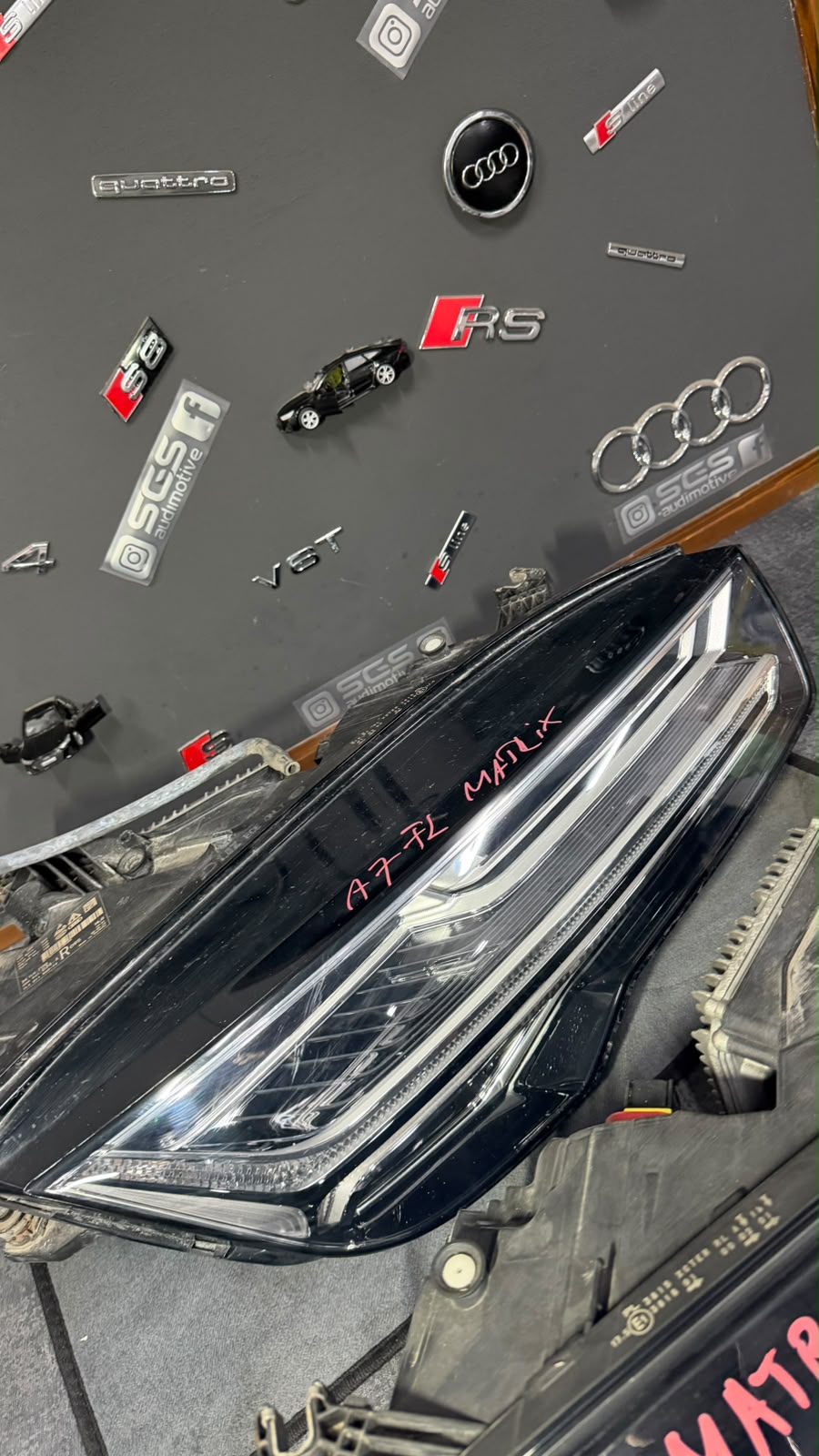 Far Matrix LED Audi A7 4G facelift, vedere frontală a dispersorului
