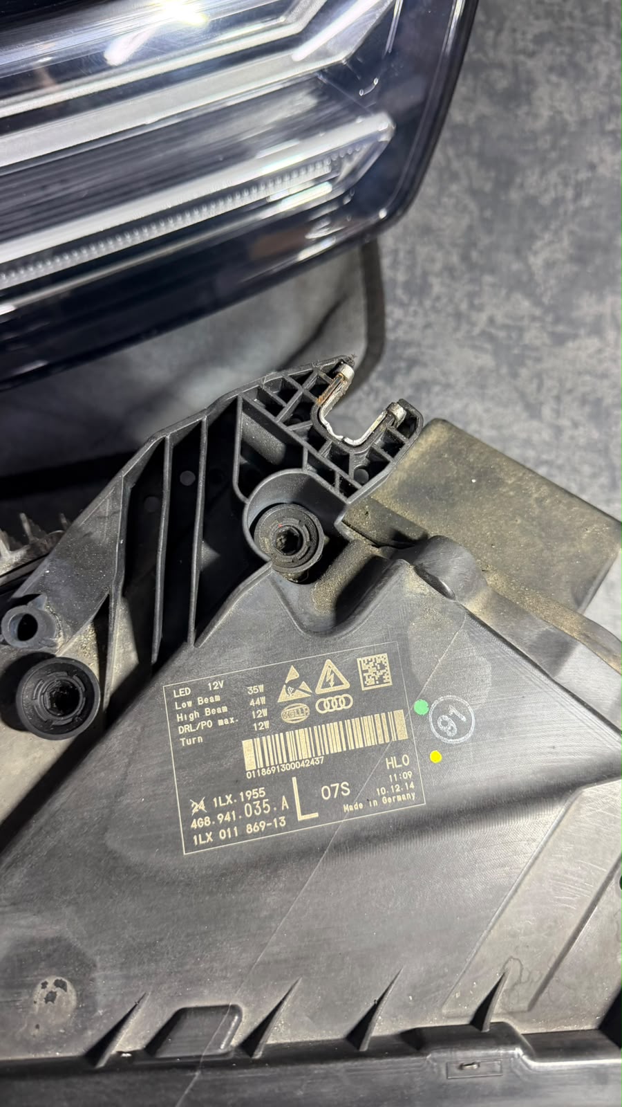 Eticheta farului Audi A7 4G cu codul de piesă 4G8 941 035 A