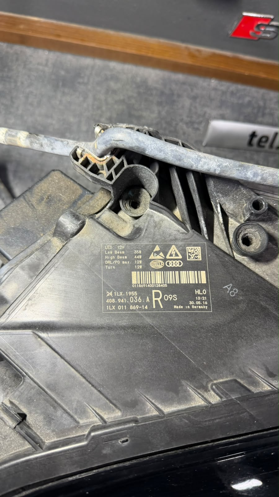 Eticheta farului Audi A7 4G cu codul de piesă 4G8 941 036 A