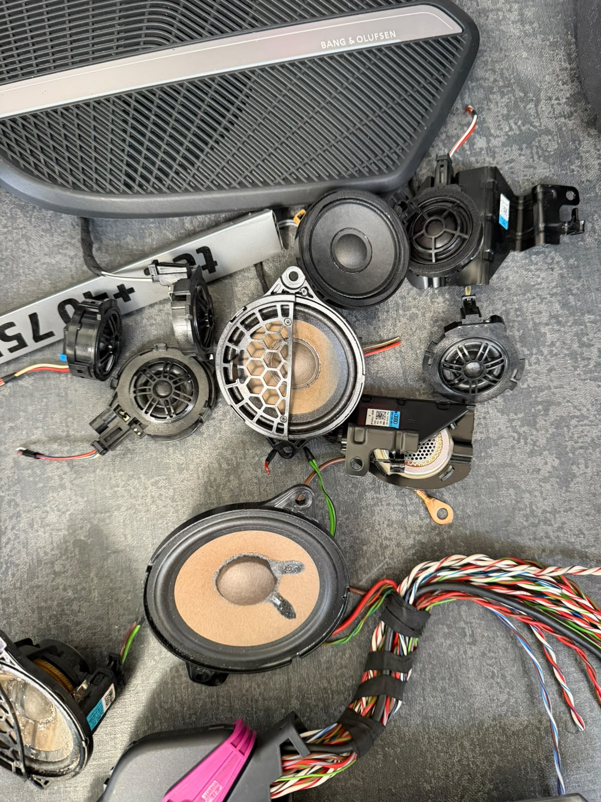 Grilă Bang & Olufsen și difuzoare Audi Q5 FY
