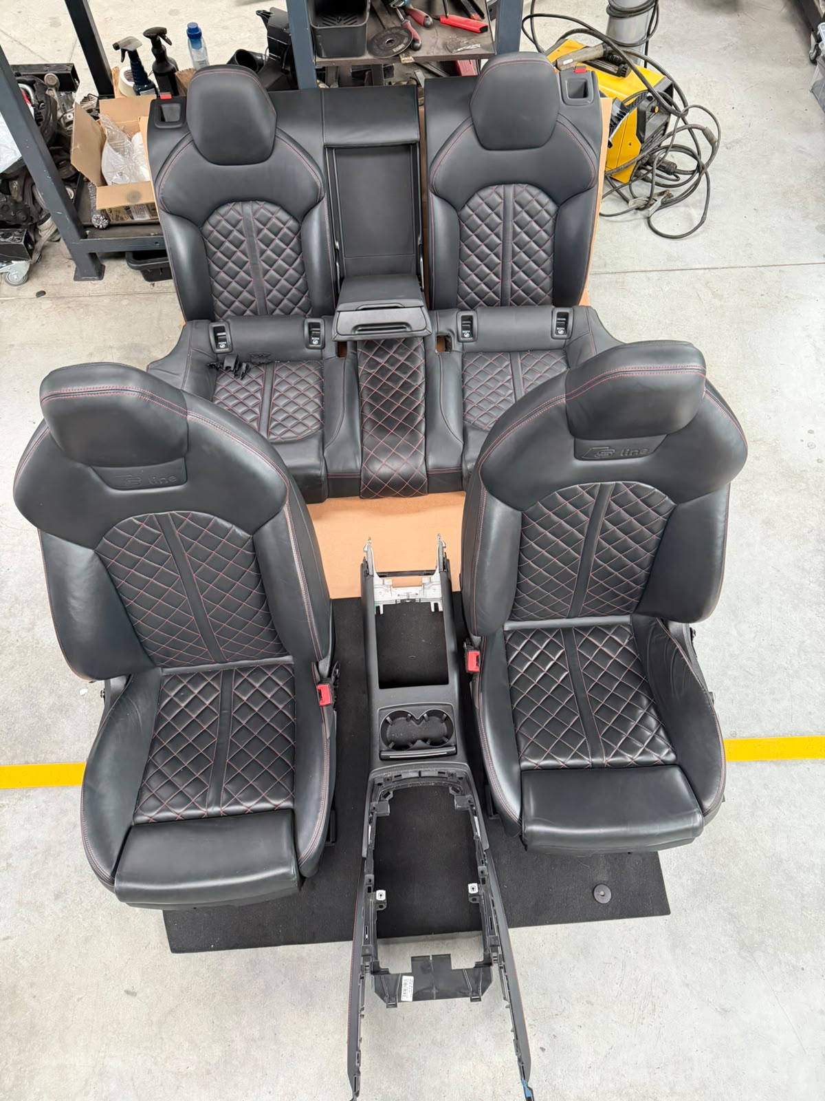 Interior complet Competition Audi A6 C7 A7 4G, piele neagră cu cusătură roșie
