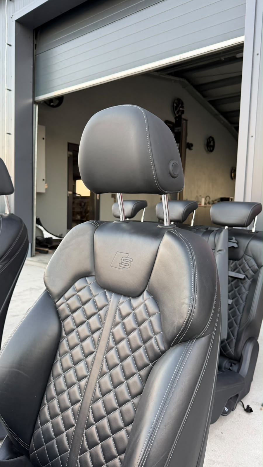 Detaliu tapițerie piele S line Audi Q5 FY