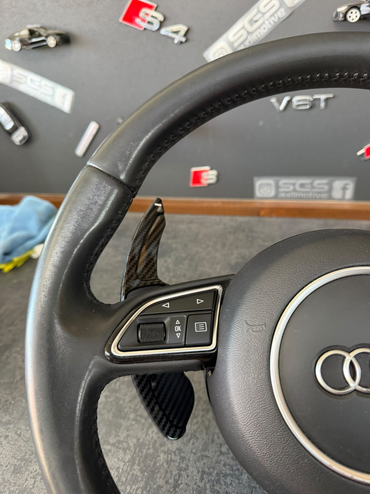 Detaliu padele schimbare trepte volan Audi A8 D4