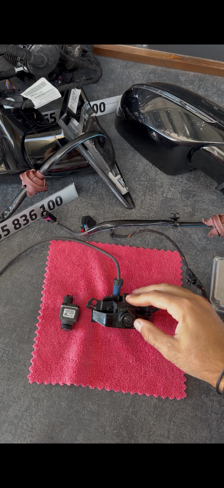Componentele kitului de camere 360 pentru Audi A8 D4