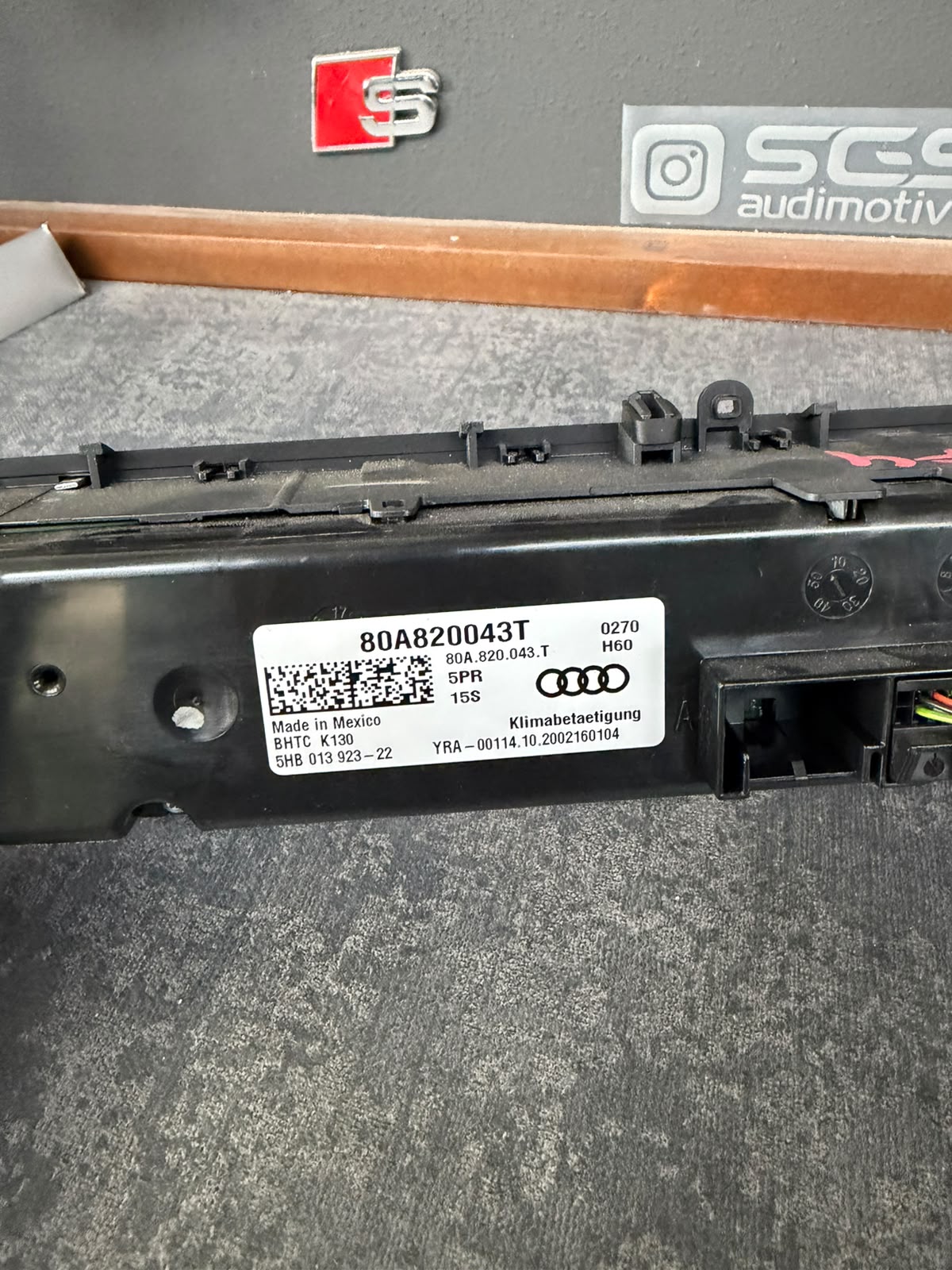 Eticheta panoului de climă Audi Q5 FY, cod piesă 80A 820 043 T