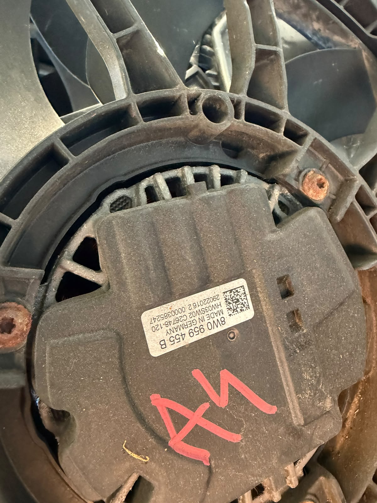 Ventilator răcire Audi, vedere spate cu modul de comandă