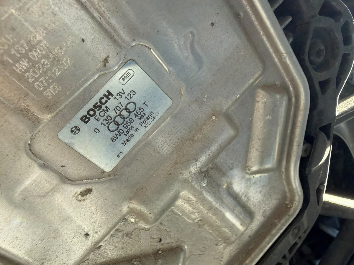 Ventilator răcire Audi cu mufa de alimentare