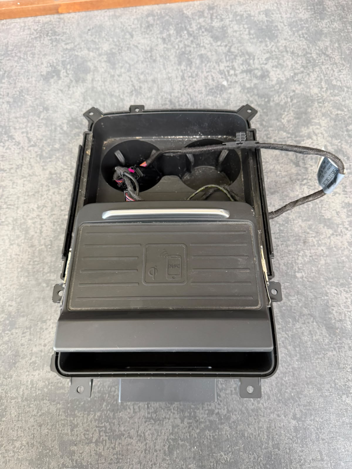 Încărcător wireless Audi phone box Q5 SQ5 FY cu consolă centrală